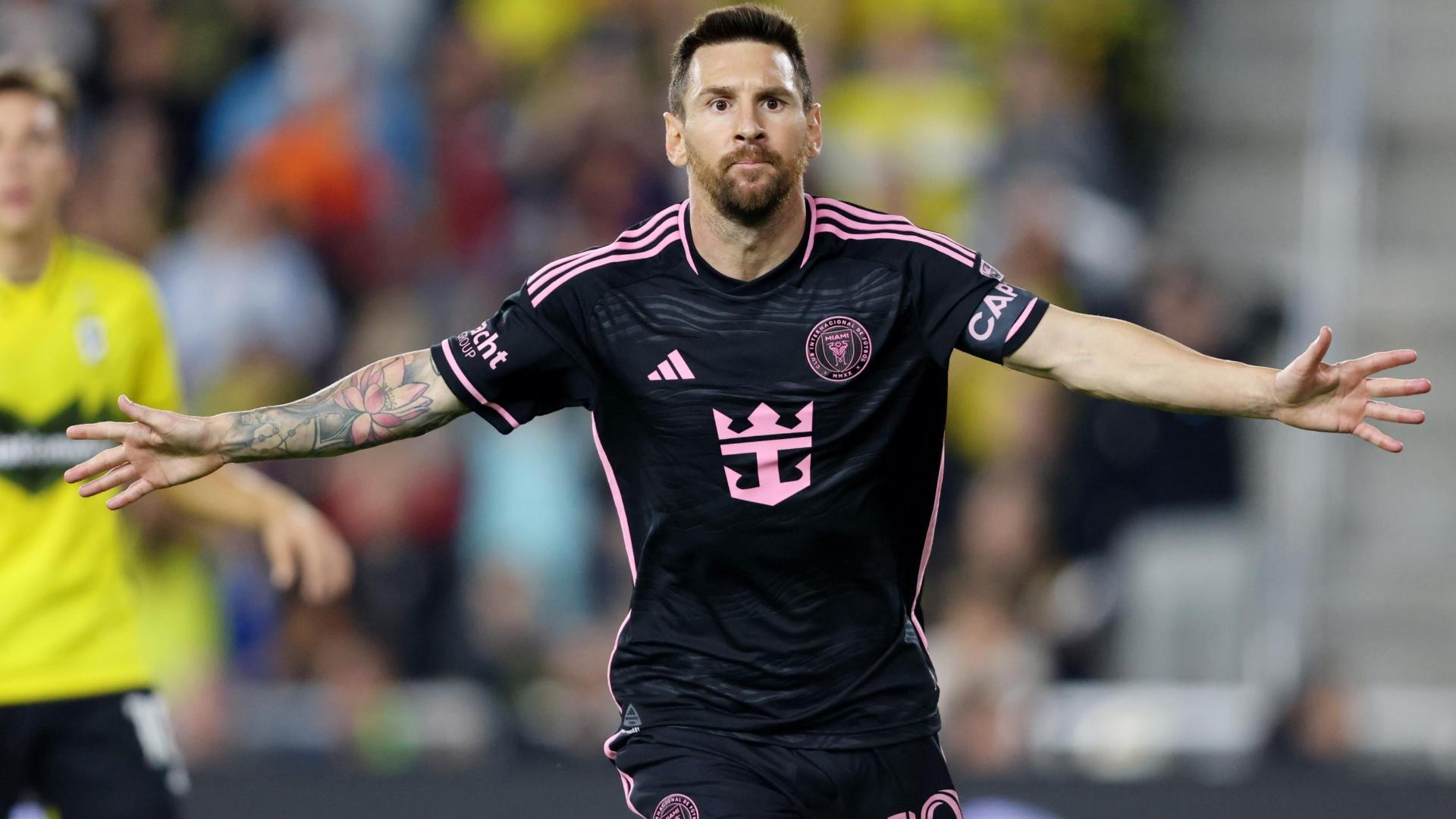 Messi curls home gorgeous free kick for Inter Miami