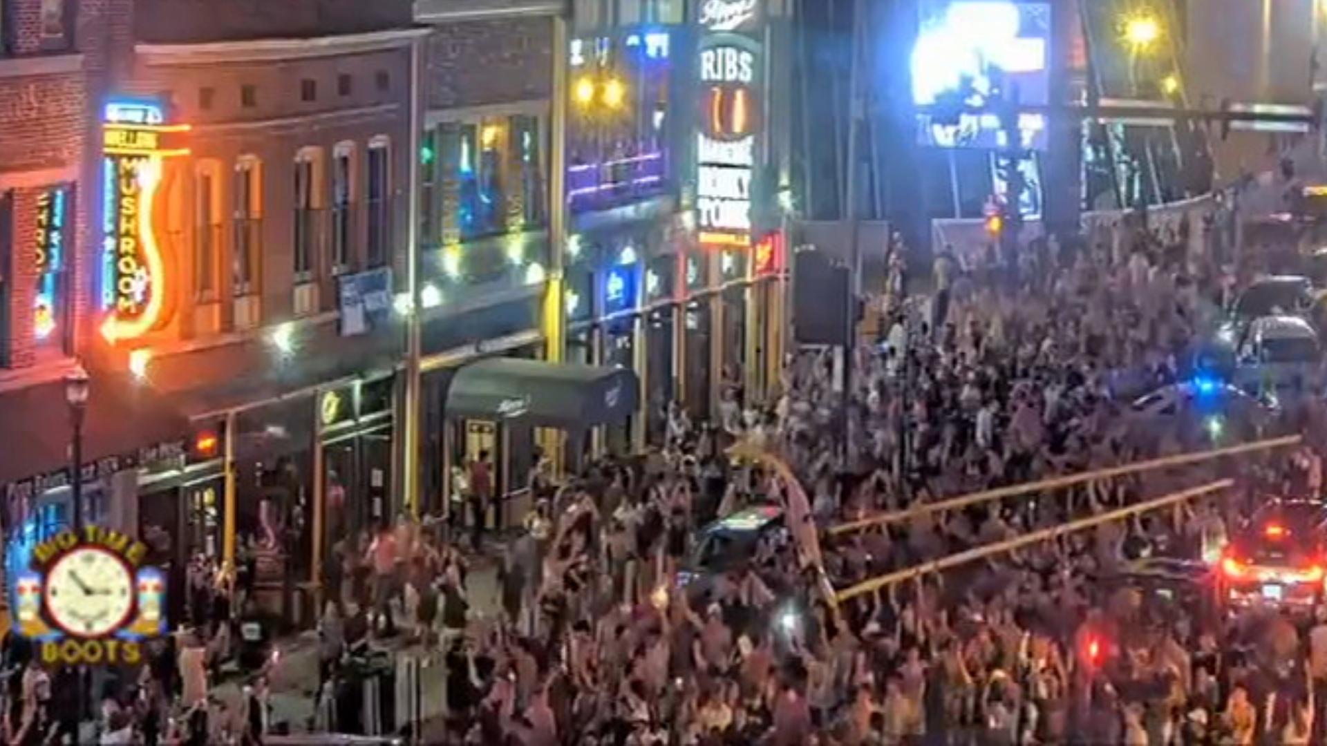 Vandy fans parade goalpost down Broadway, toss it in river