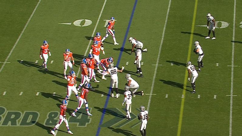 Maxx Crosby chirps Bo Nix to 'Speak up!' at line of scrimmage