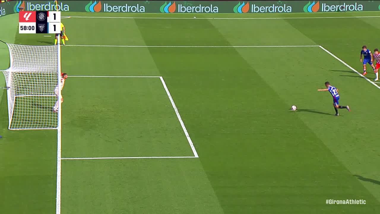 Paulo Gazzaniga makes a great save