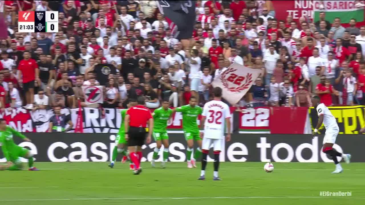 Rui Silva makes a great save