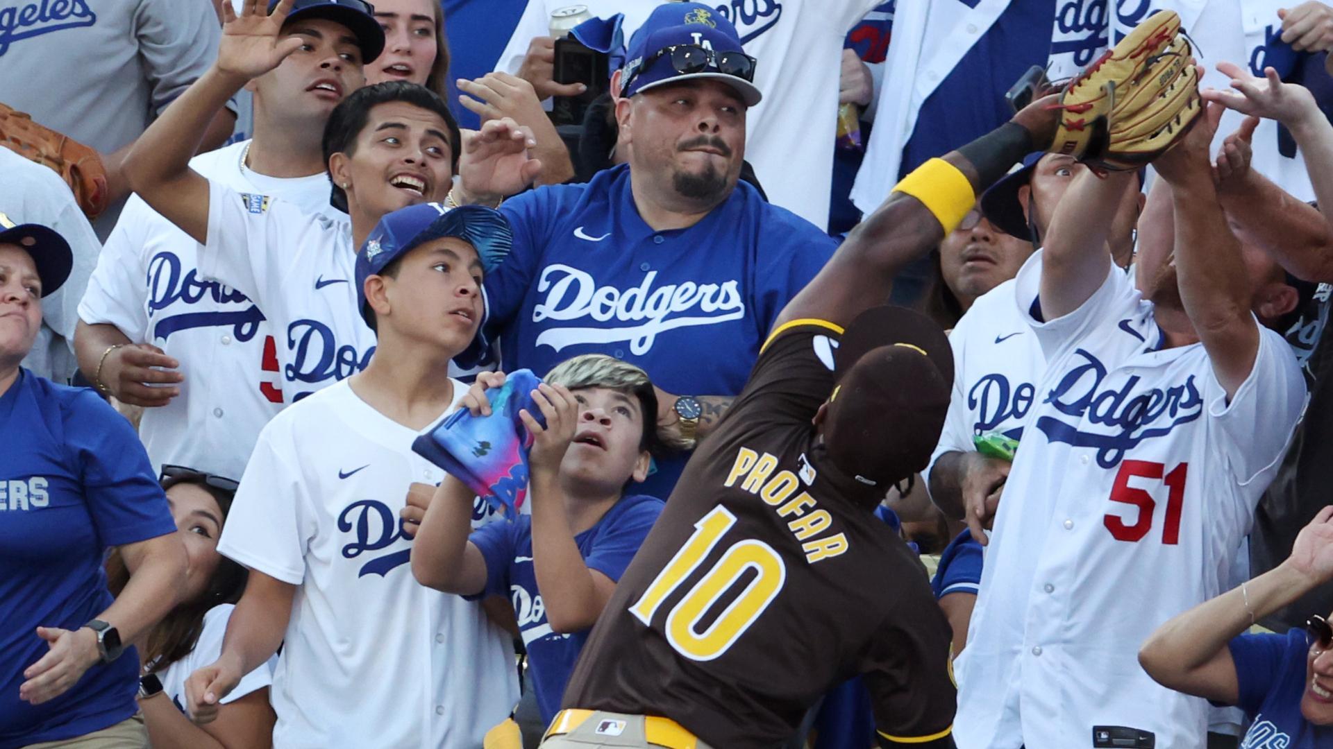 Jurickson Profar trolls Dodgers fans with stunning home run robbery