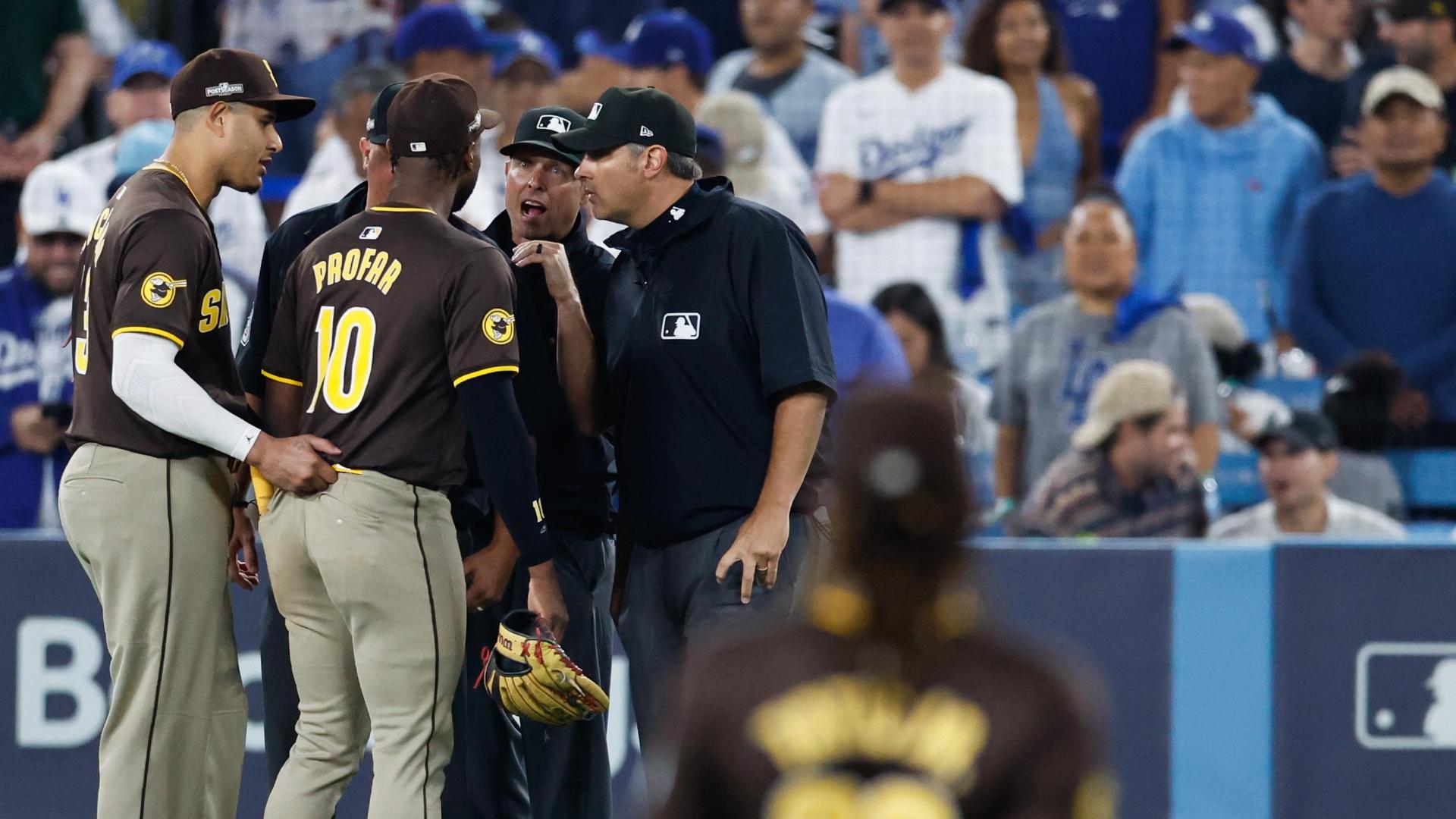 Unruly fans cause delay in Dodgers-Padres game