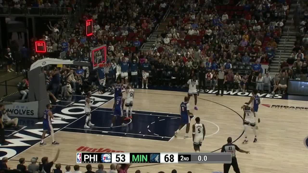 Jaden McDaniels hits unique buzzer-beater for Wolves