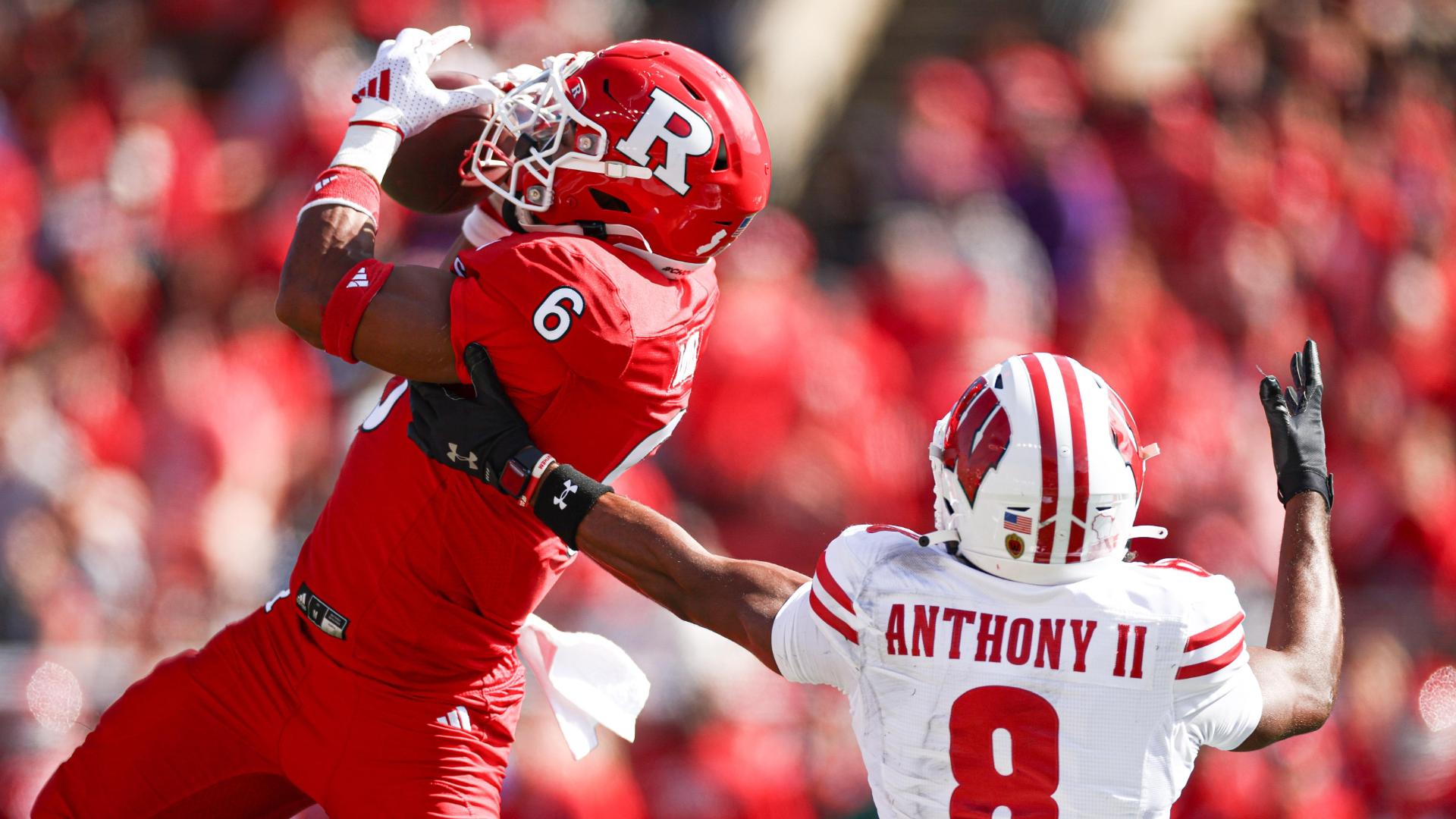 Shaquan Loyal climbs the ladder to make an athletic INT