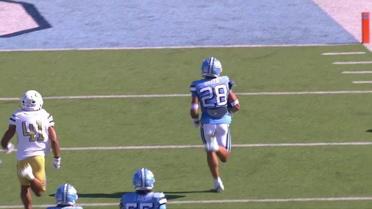 Alijah Huzzie takes off for 69-yard punt return TD