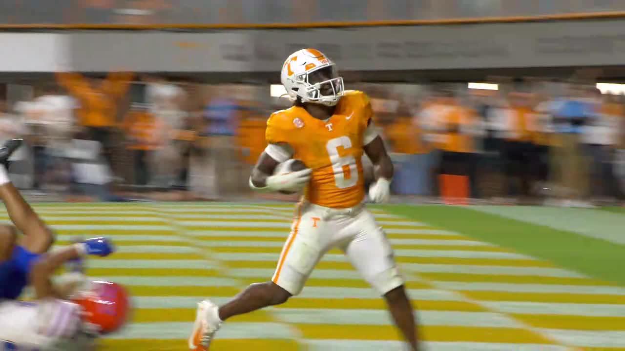 Dylan Sampson puts Tennessee in front with his 2nd TD