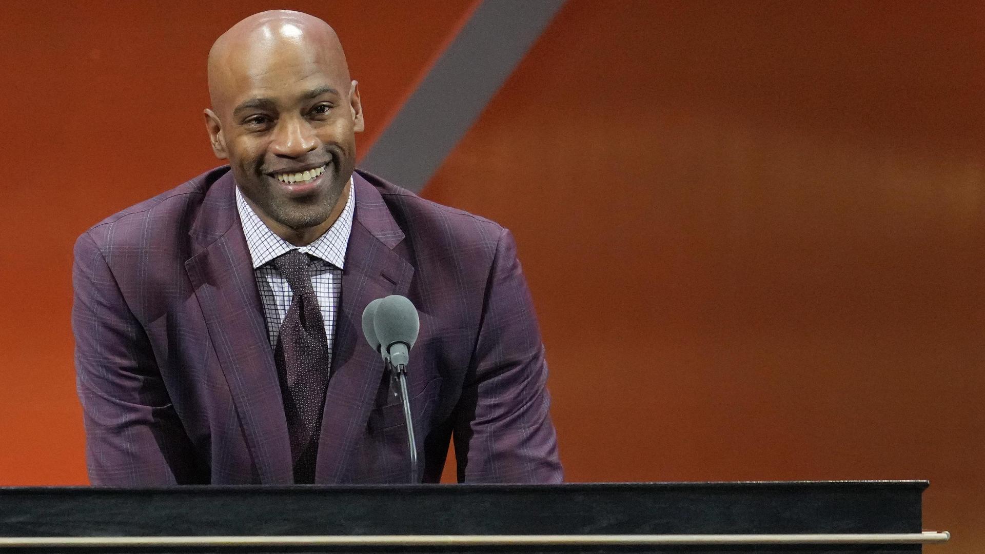 Vince Carter honors Tracy McGrady, Julius "Dr. J" Erving in Hall of Fame speech