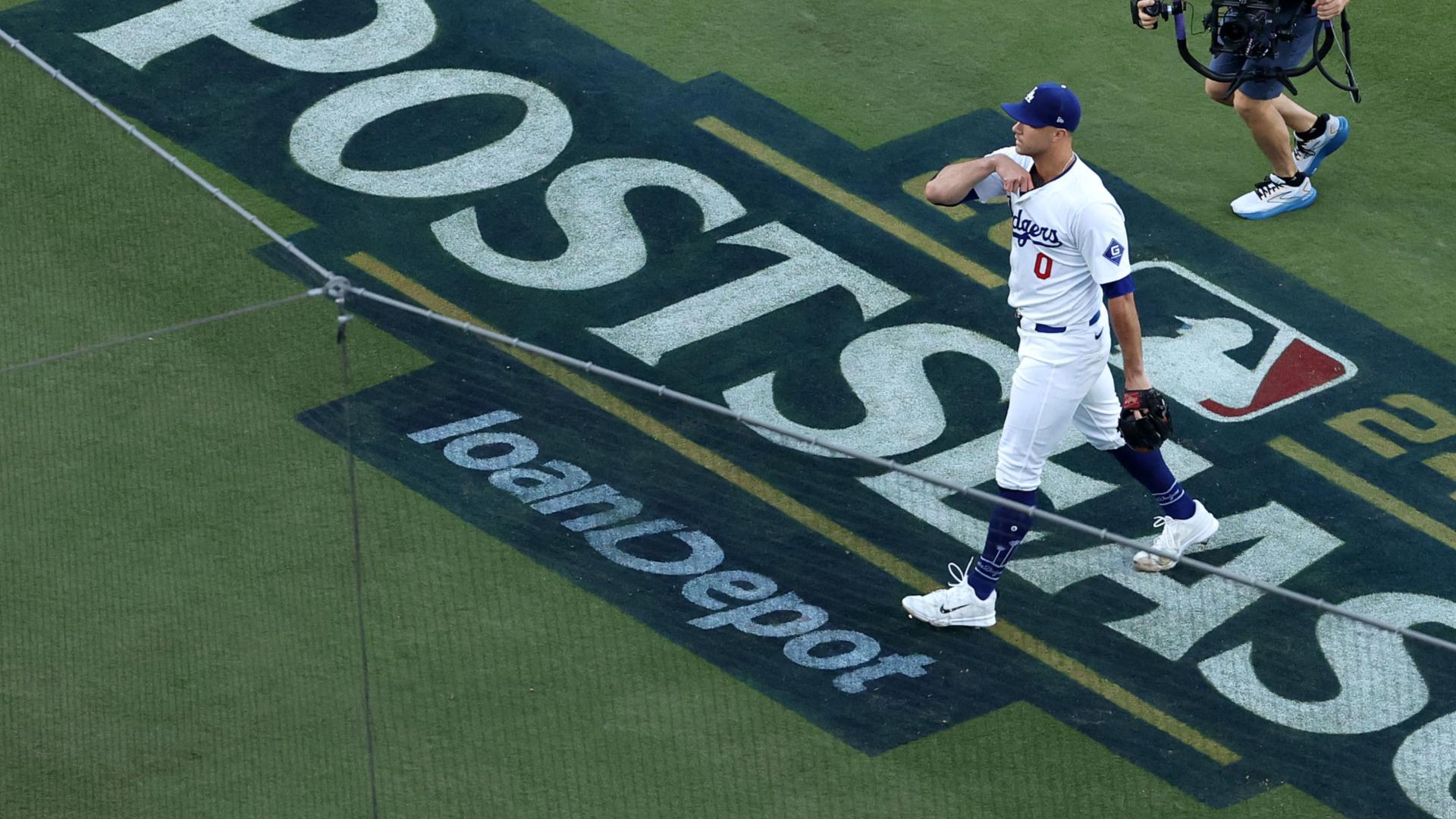 Jack Flaherty receives standing ovation after Game 1 gem