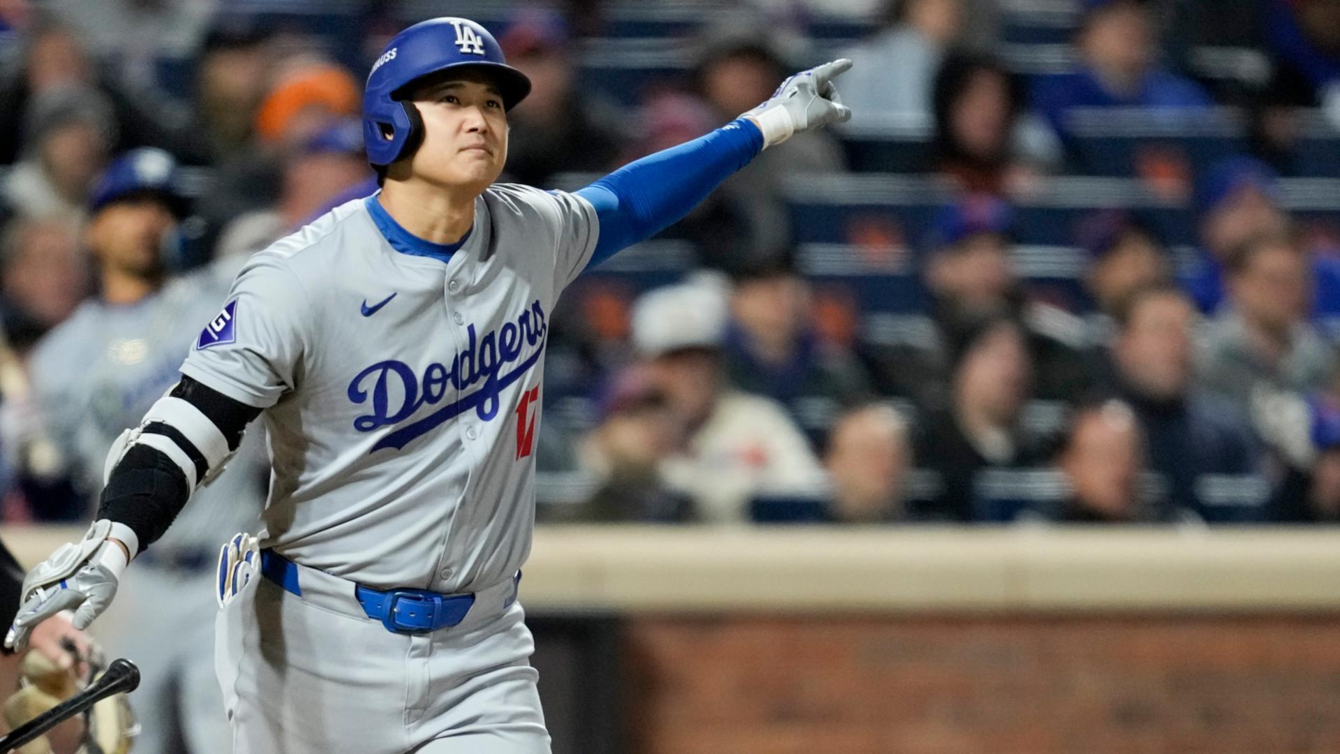 Shohei Ohtani crushes a towering 3-run shot for Dodgers