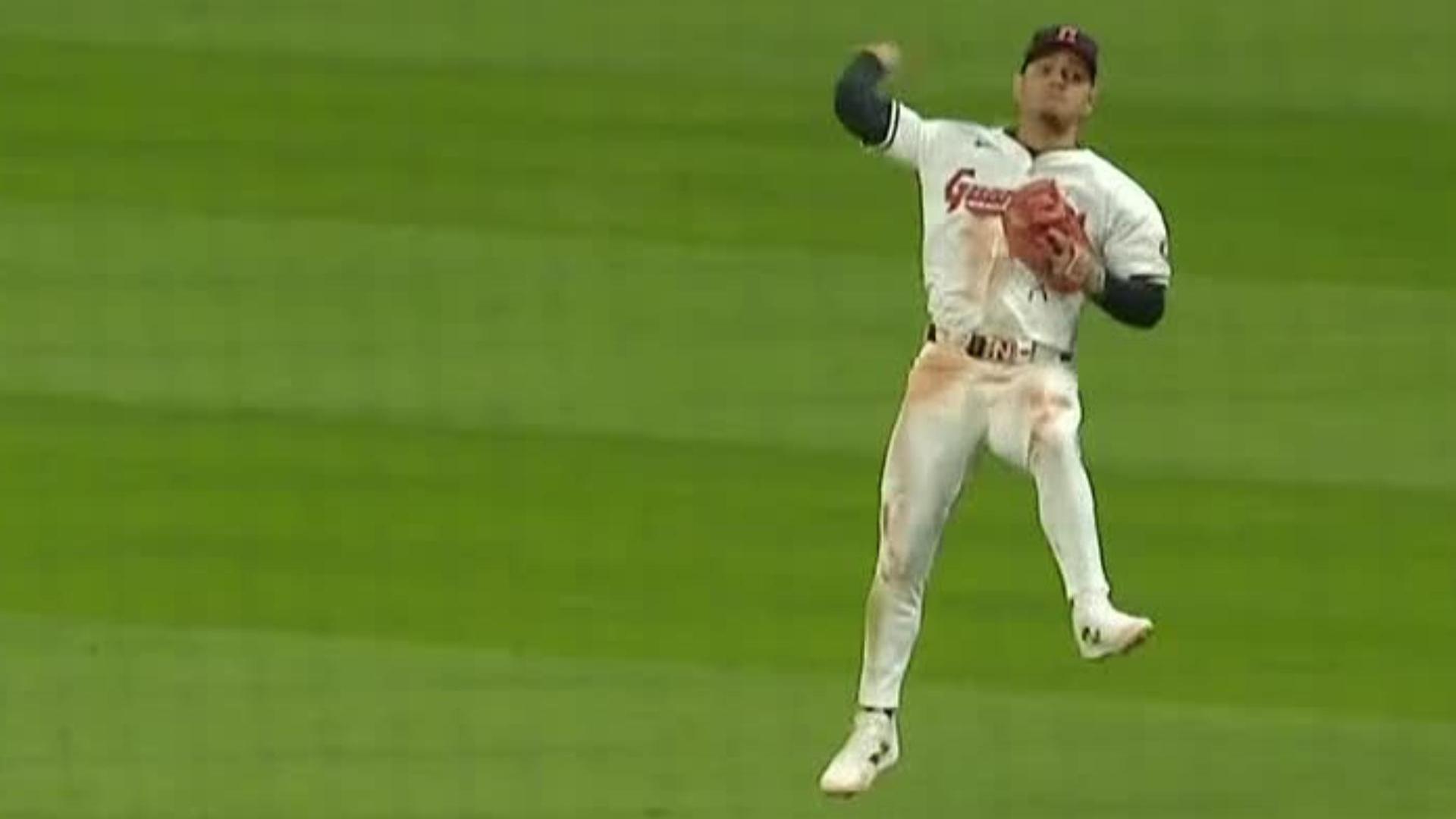 Giménez flashes the leather to rob Chisholm Jr. of a base hit