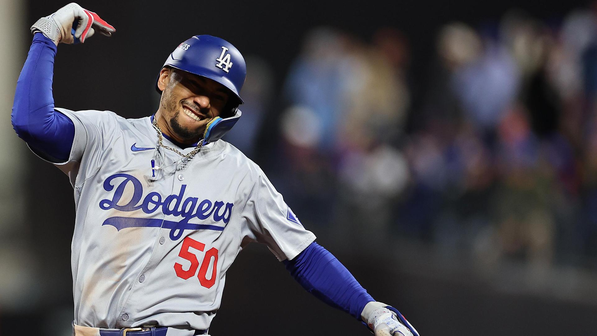 Mookie Betts' 2-run shot makes it 7-2 Dodgers