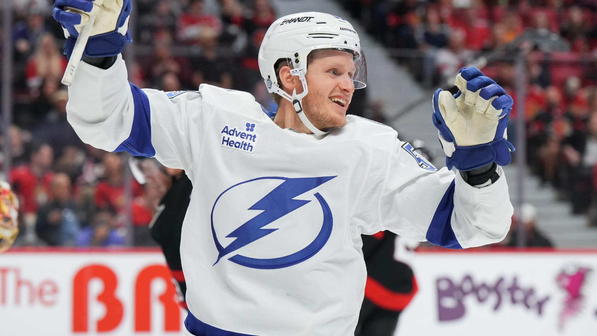 Jake Guentzel scores his first goal with Lightning