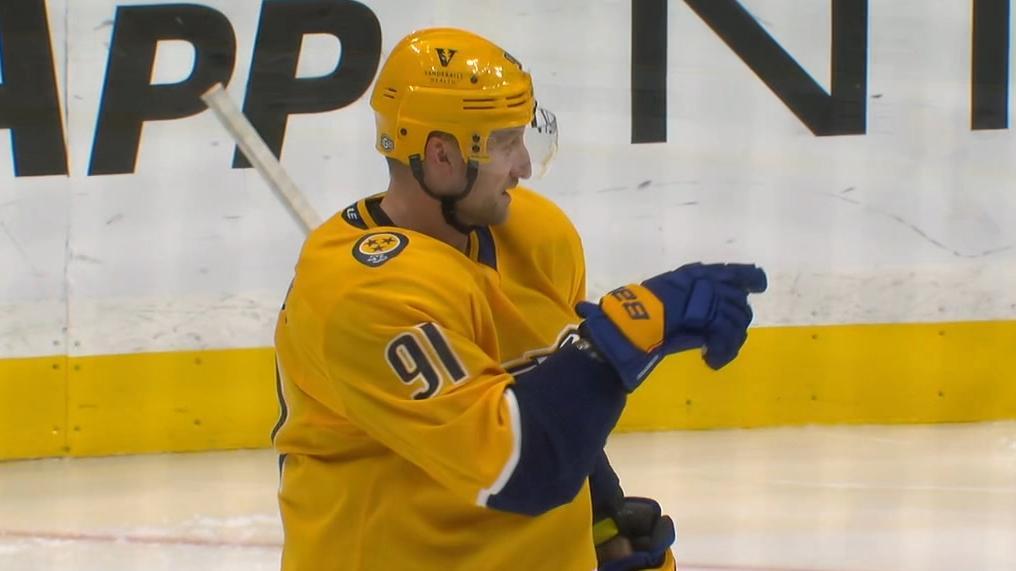 Steven Stamkos scores his first goal with Predators on a slap shot