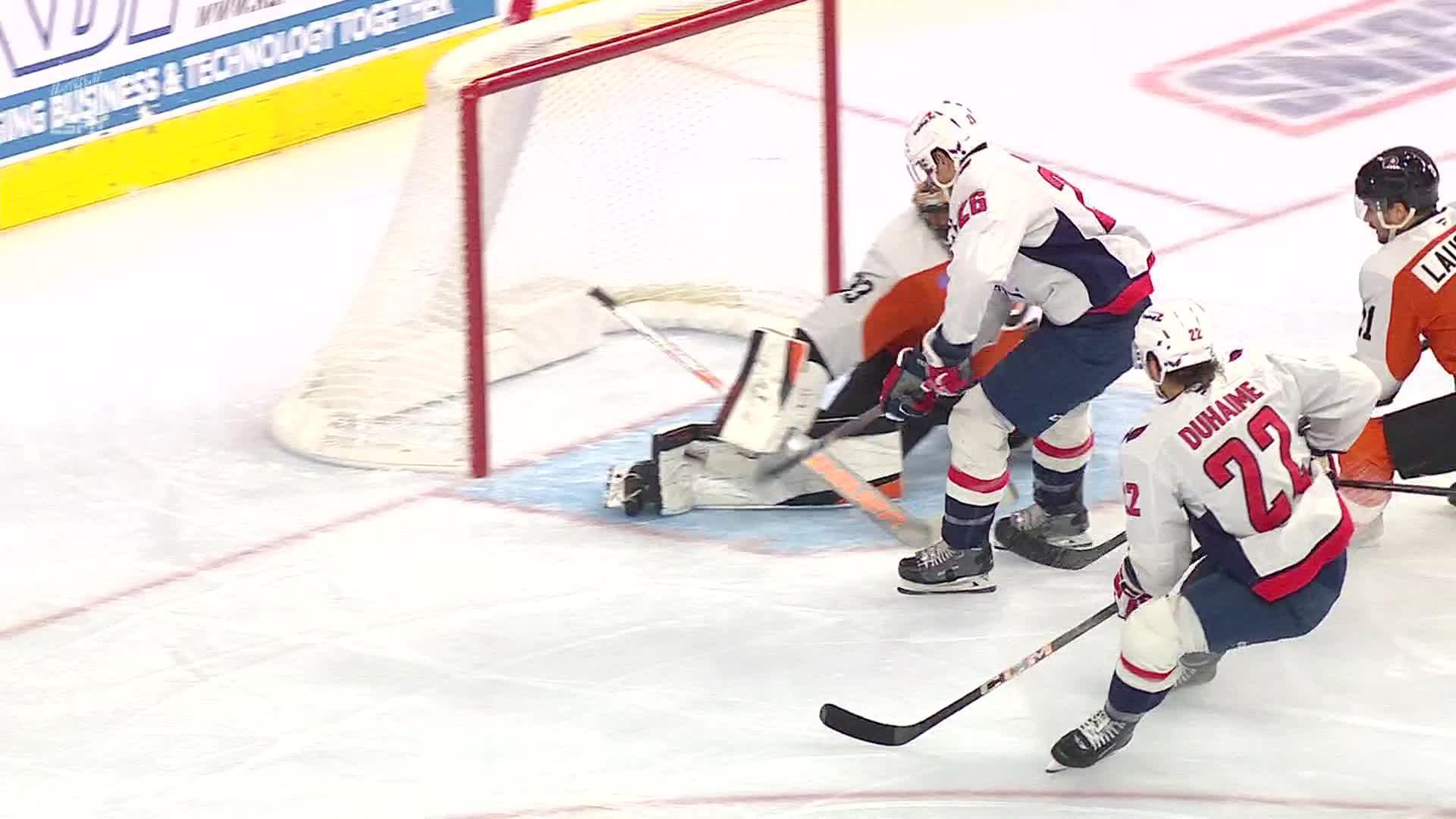 Nic Dowd nets a slick short-handed goal for Caps