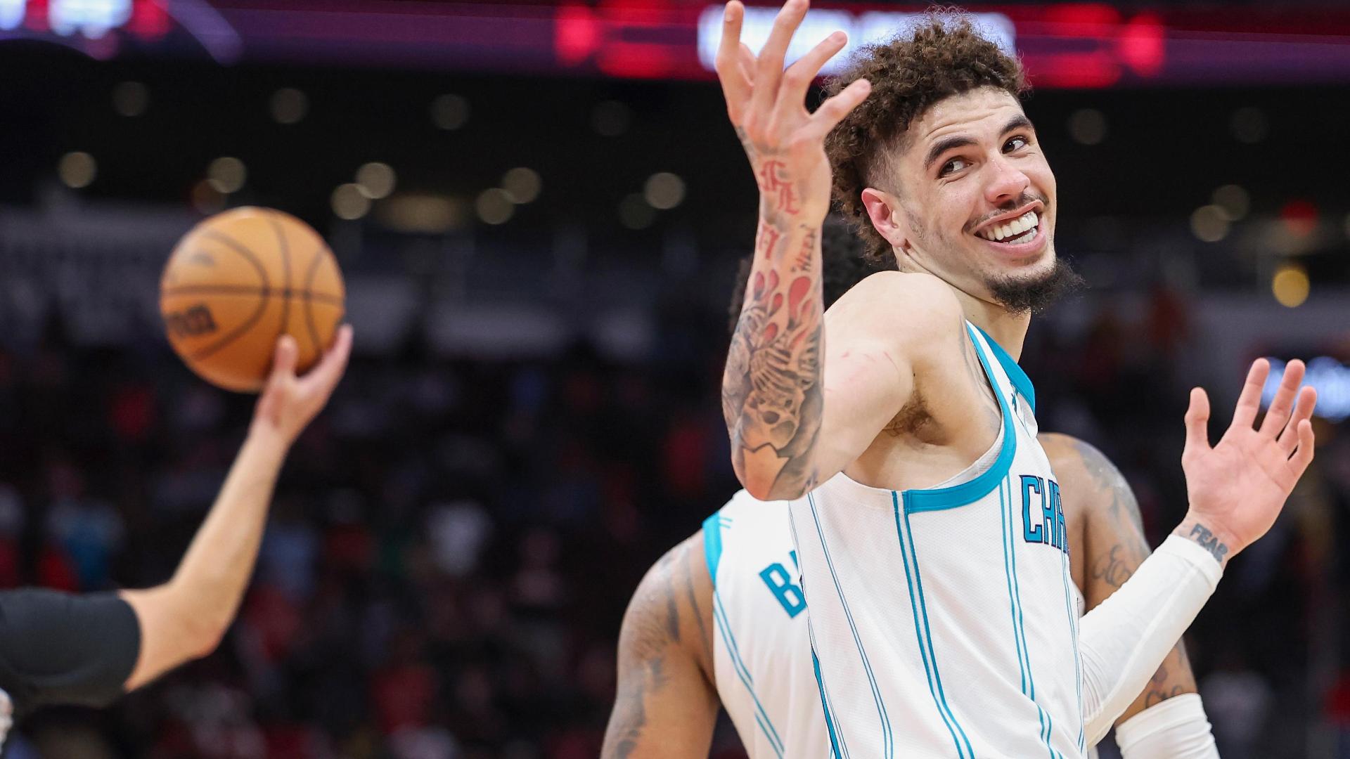 LaMelo Ball's near triple-double helps Hornets overcome 18-point deficit