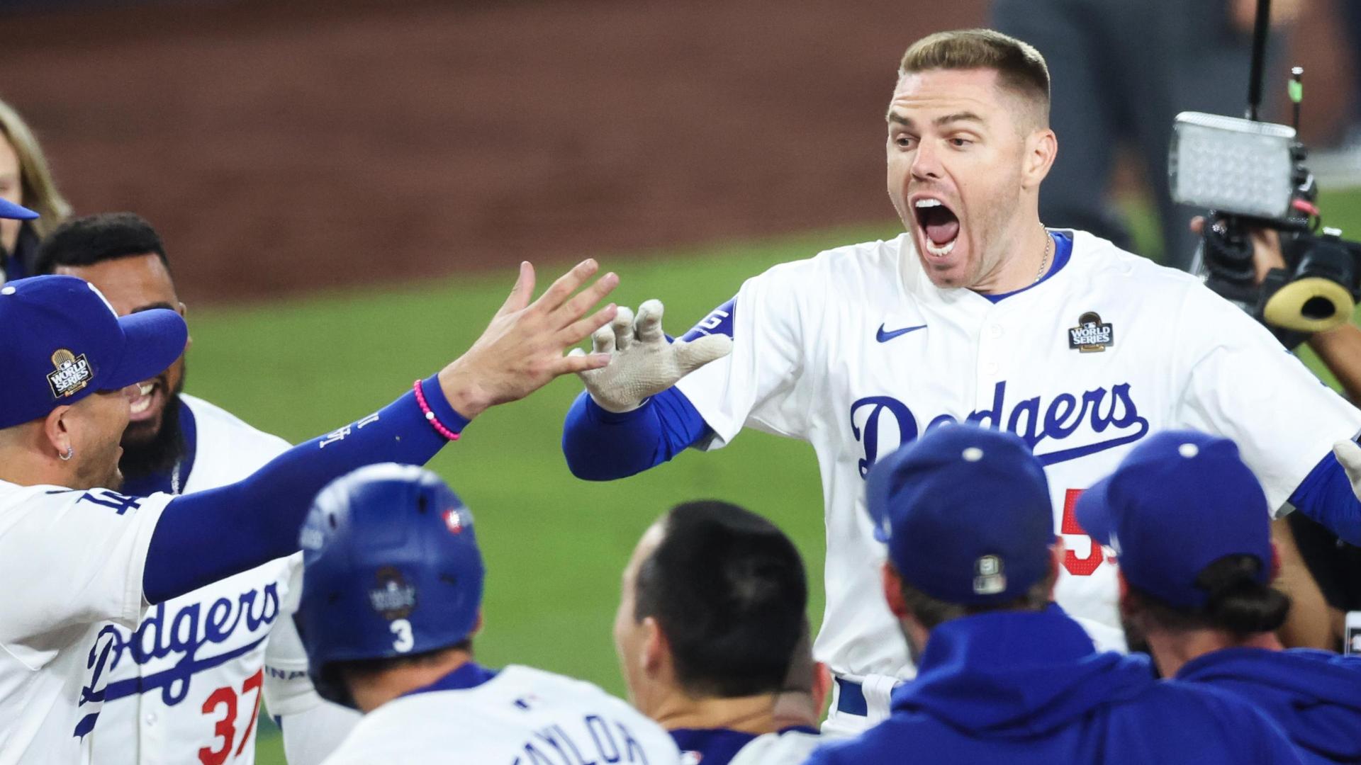 Freddie Freeman's grand slam walks it off for the Dodgers in the 10th