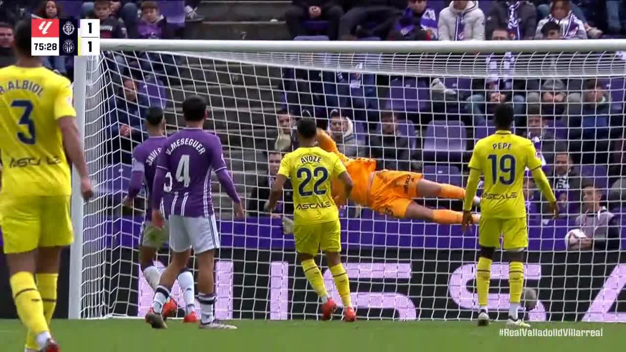 Eray Cömert makes a great save