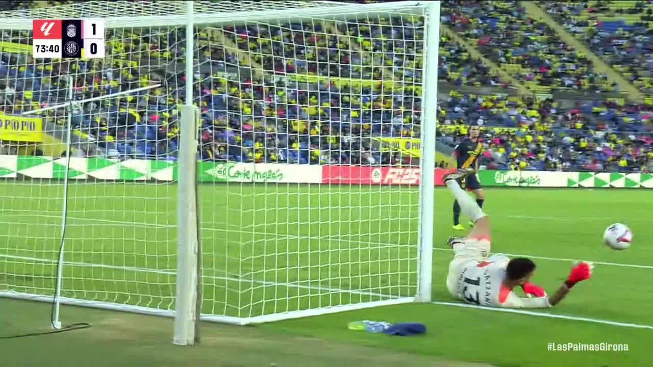 Paulo Gazzaniga makes a great save