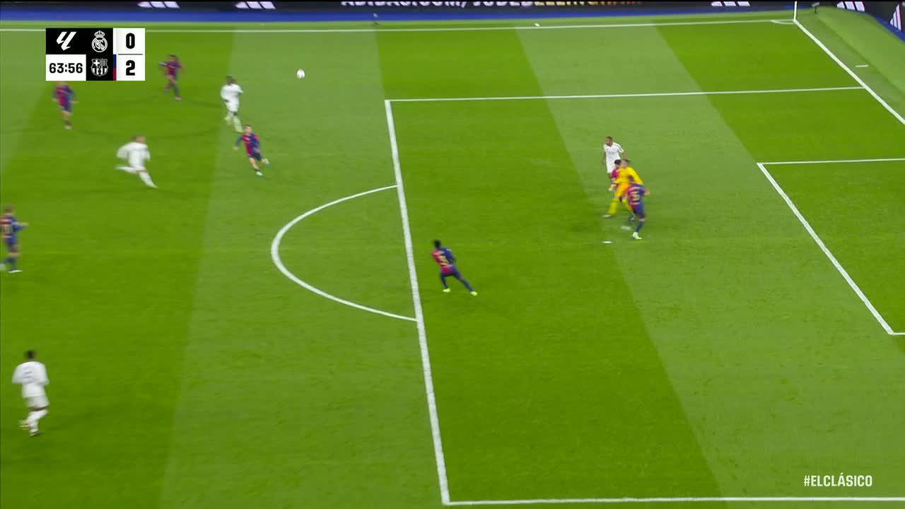 Iñaki Peña makes big save to deny Kylian Mbappe