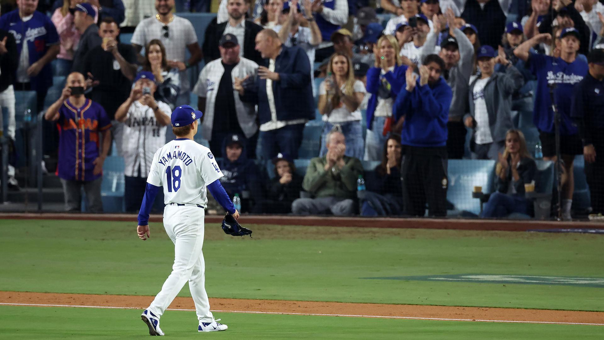 Yamamoto receives standing ovation after Game 2 gem