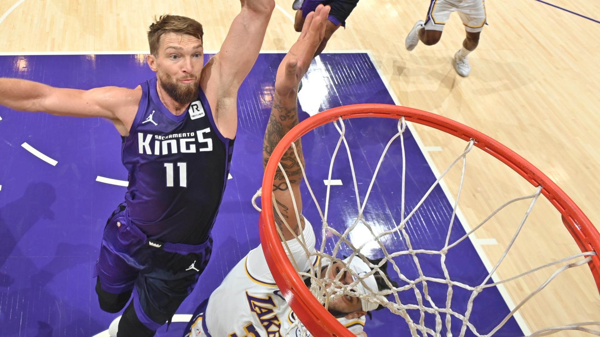 Domantas Sabonis puts Anthony Davis on a poster