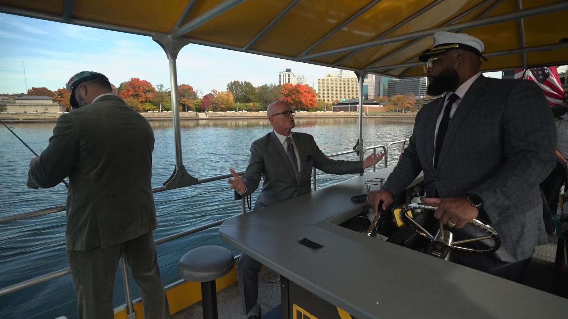 'Monday Night Countdown' crew makes grand entrance on boat