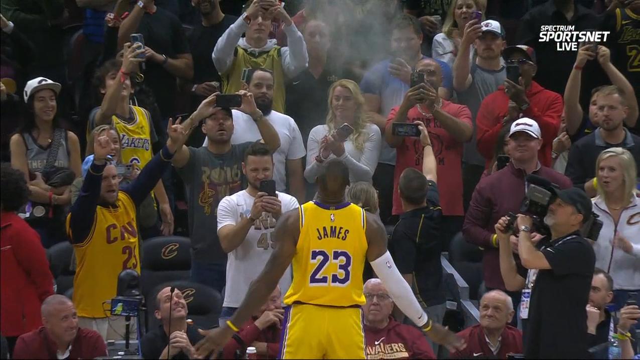 LeBron does signature chalk toss in return to Cleveland
