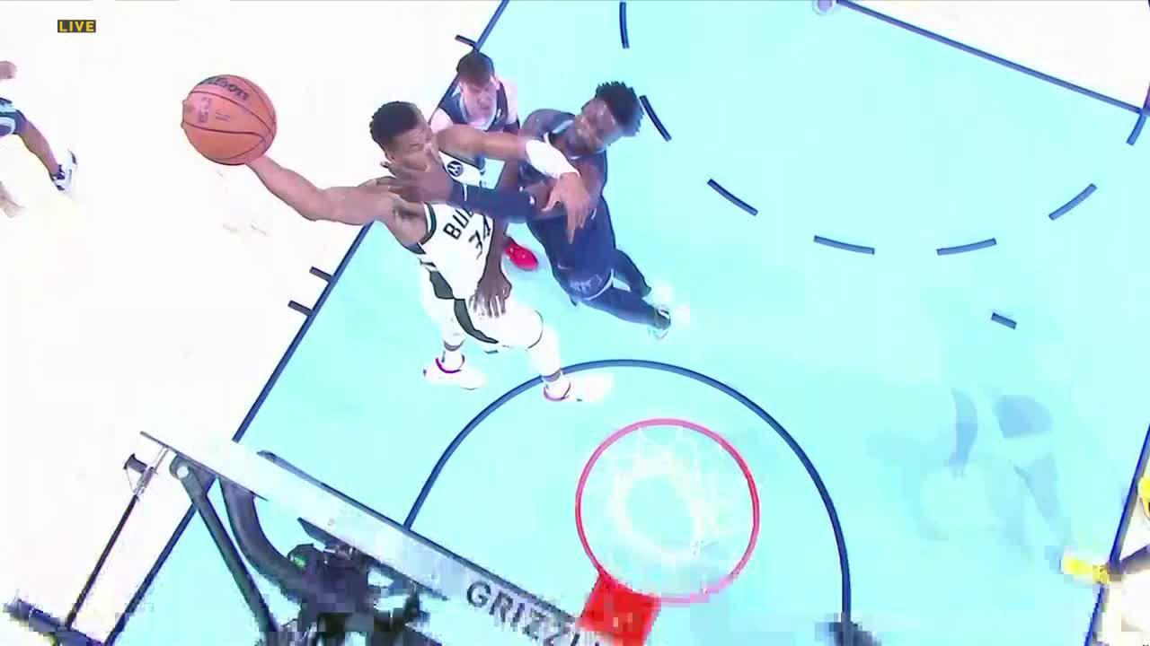 Giannis elevates for massive one-handed jam