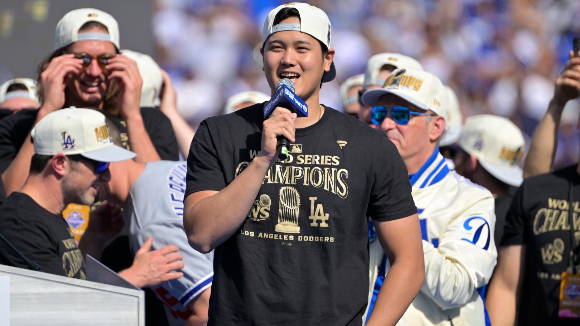 Shohei Otani thanks the Dodger fans at World Series parade