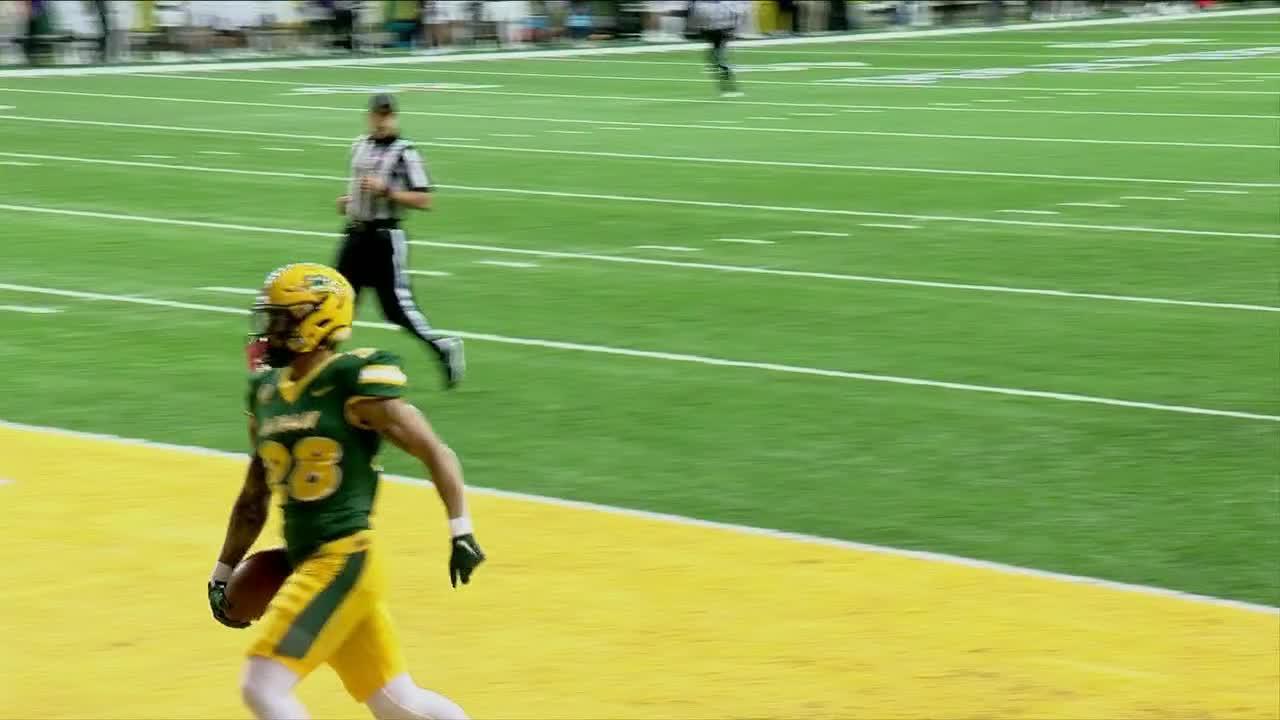 TK Marshall goes 100 yards for North Dakota State kickoff return