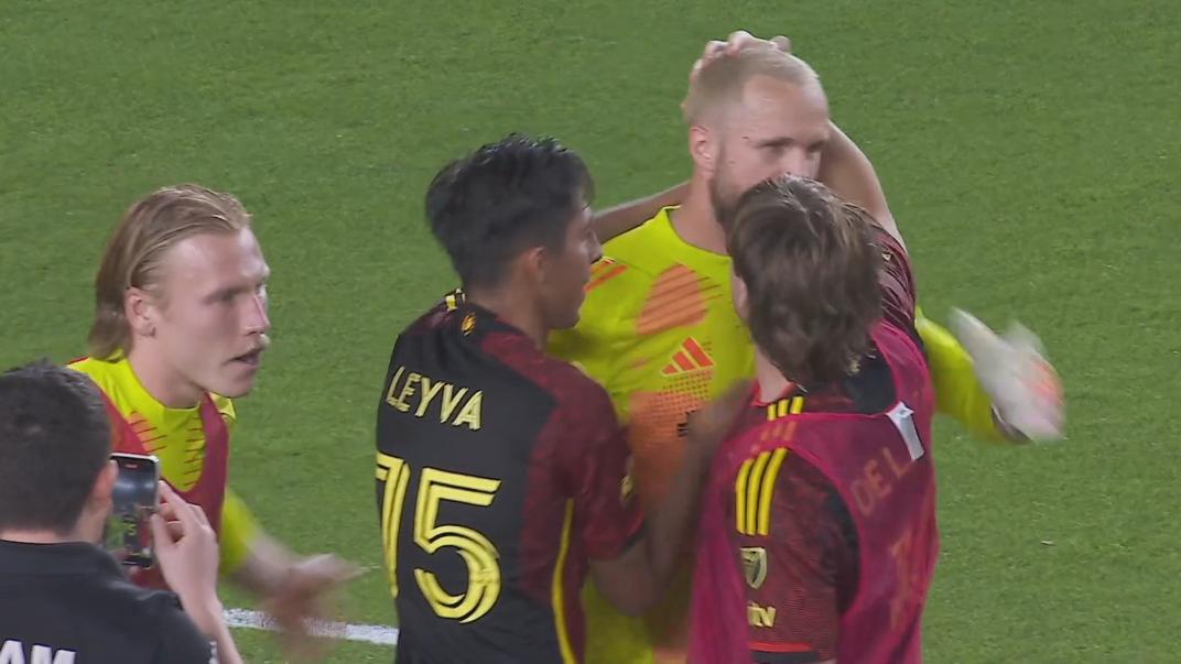 Sounders see off Dynamo in penalties