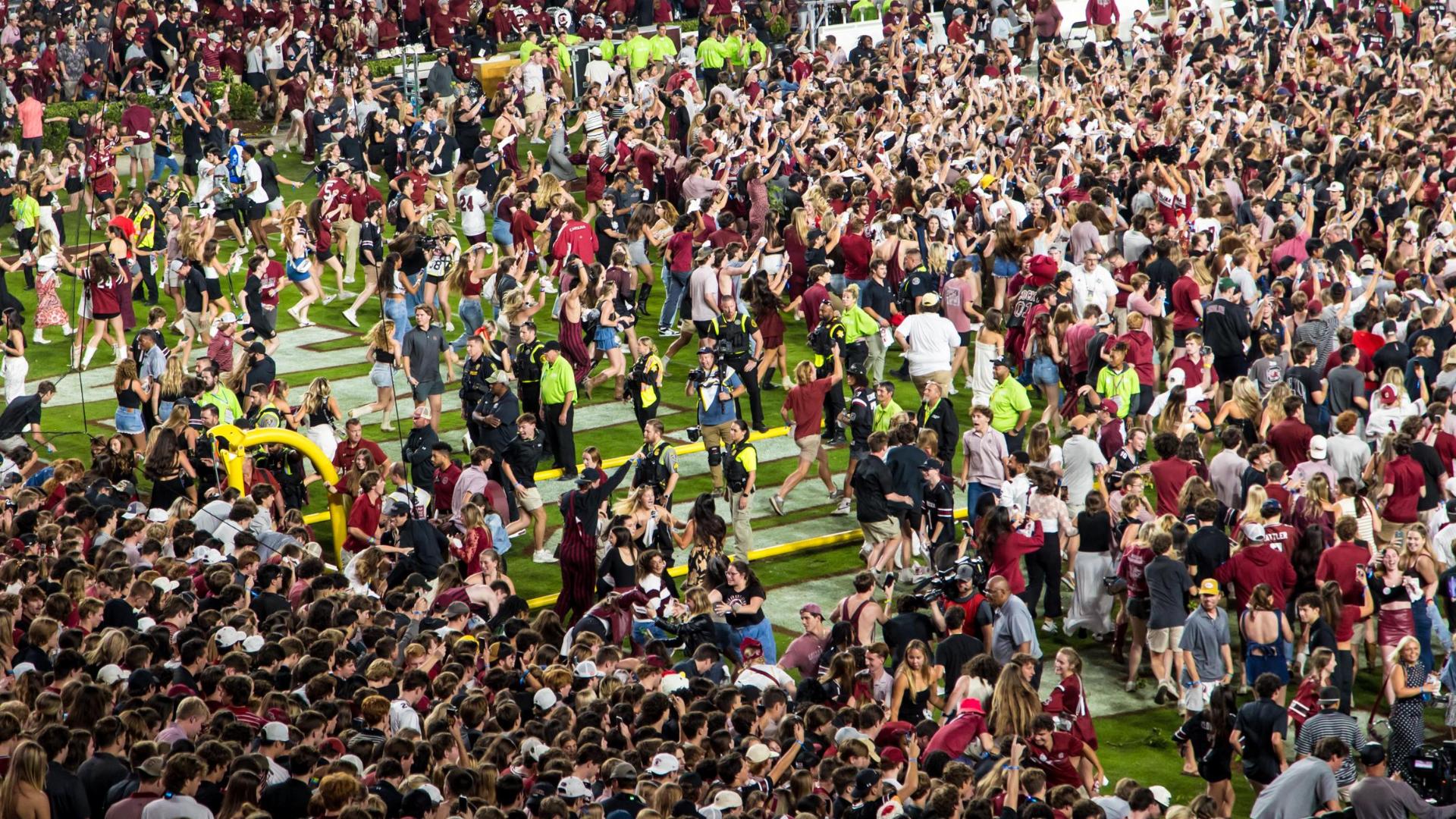 South Carolina fans storm field after upsetting No. 10 Texas A&M