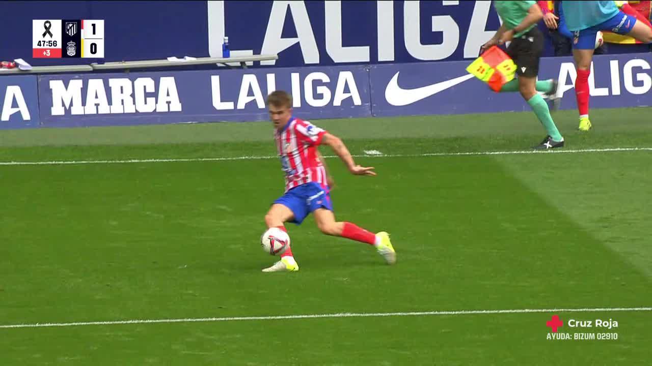 Antoine Griezmann hits the frame