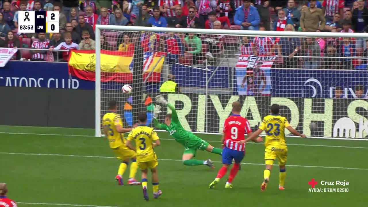 Alexander Sørloth scores late to seal victory for Atlético Madrid