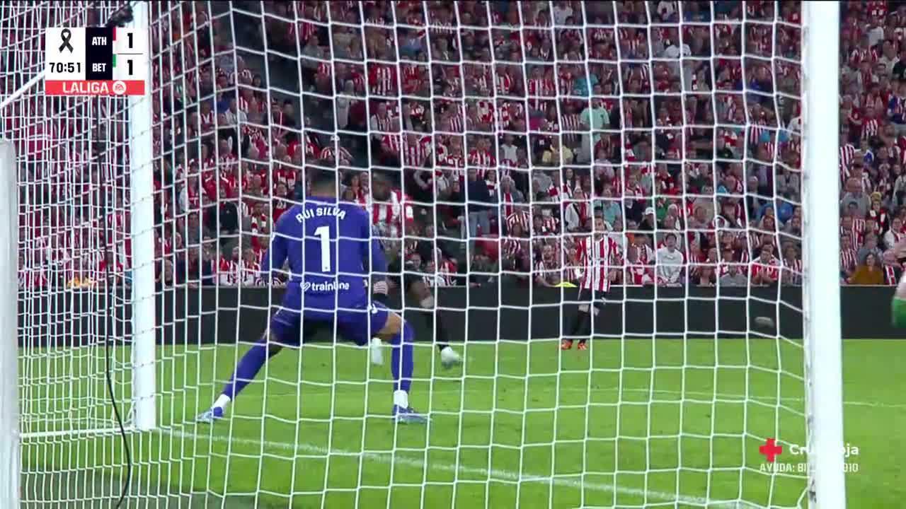 Rui Silva makes a great save