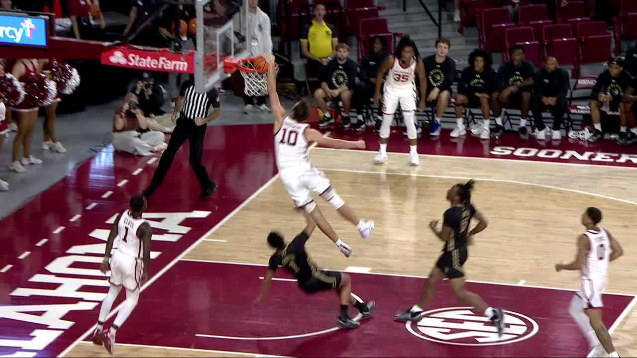 'Look out below!' Sam Godwin flattens defender on one-handed slam