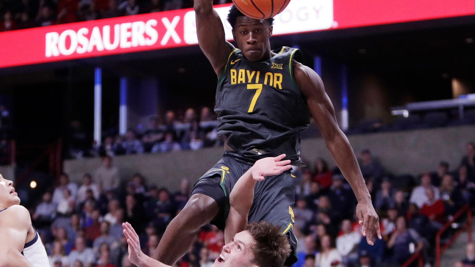 VJ Edgecombe welcomes Mark Few's son to the game with a poster