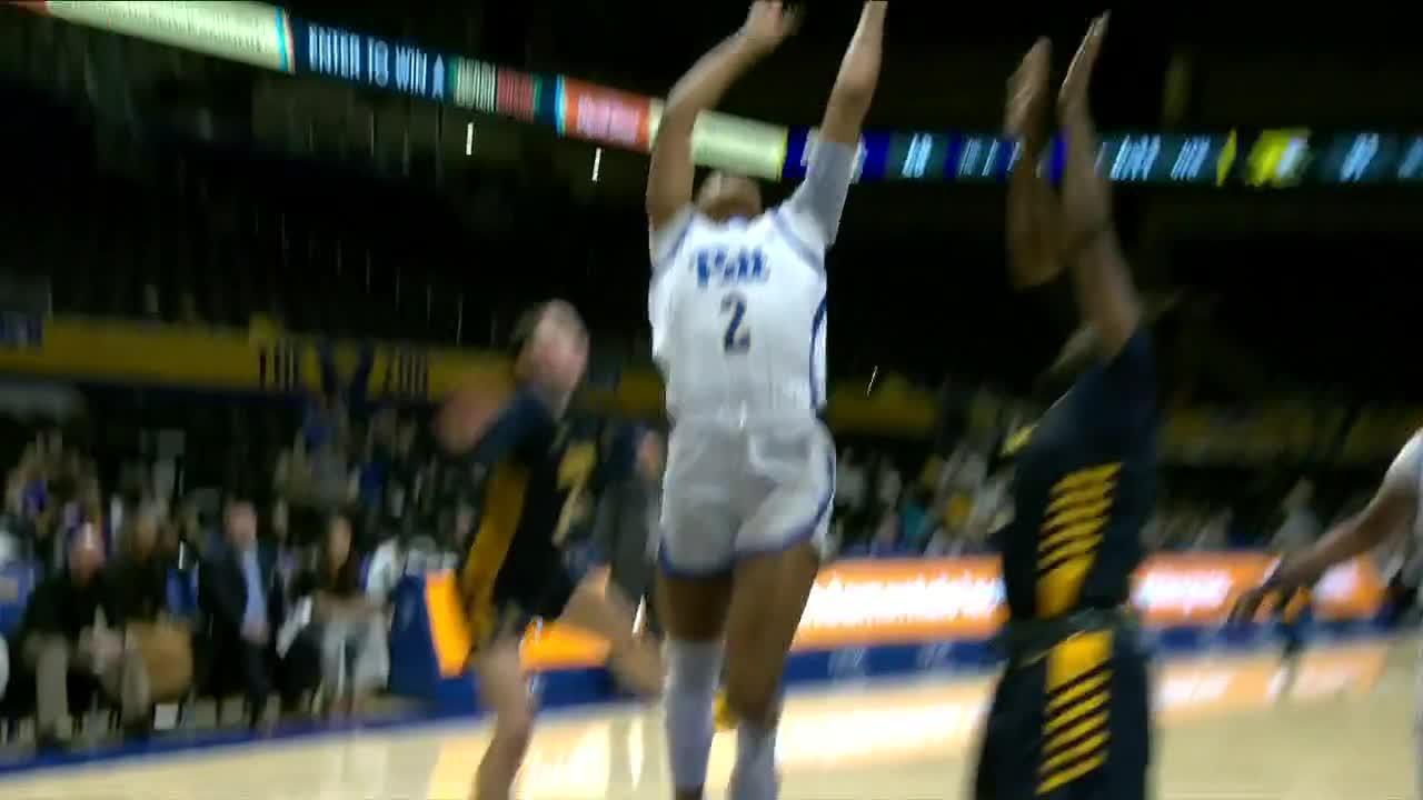 Amiya Jackson scores in transition for Pitt