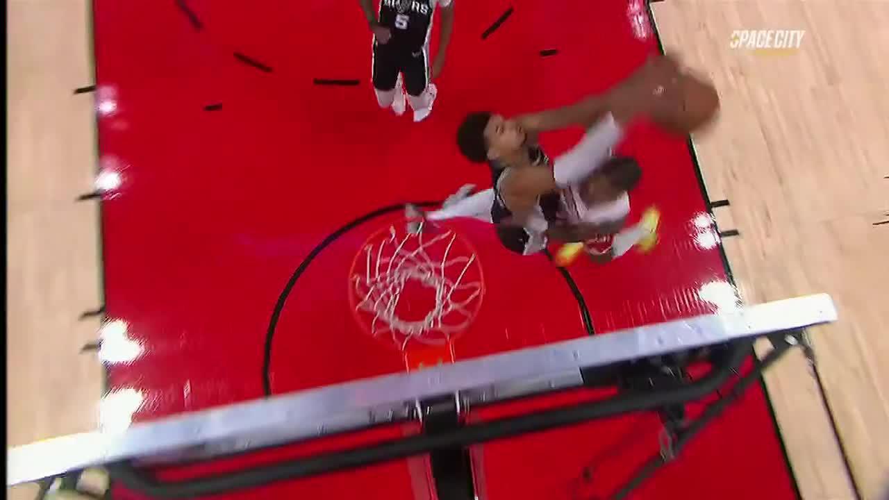 Wemby denies Jalen Green's poster attempt with massive block