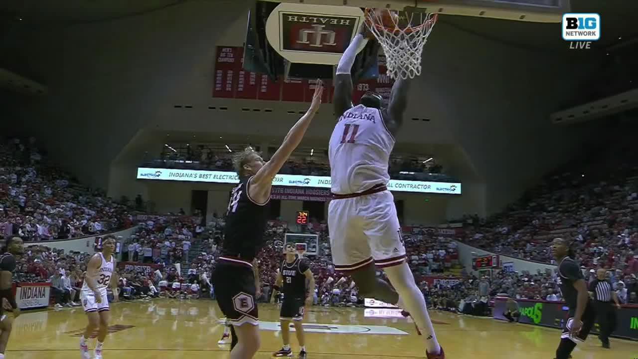 Oumar Ballo skies for big dunk