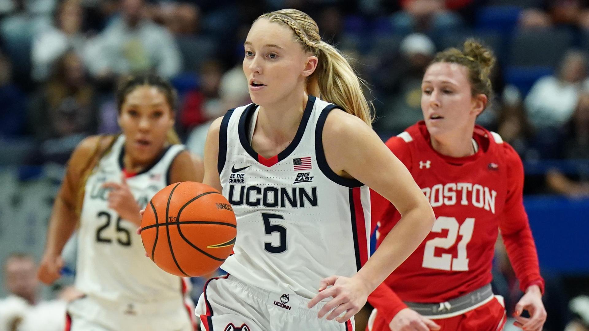 Paige Bueckers scores 2 quick buckets for UConn