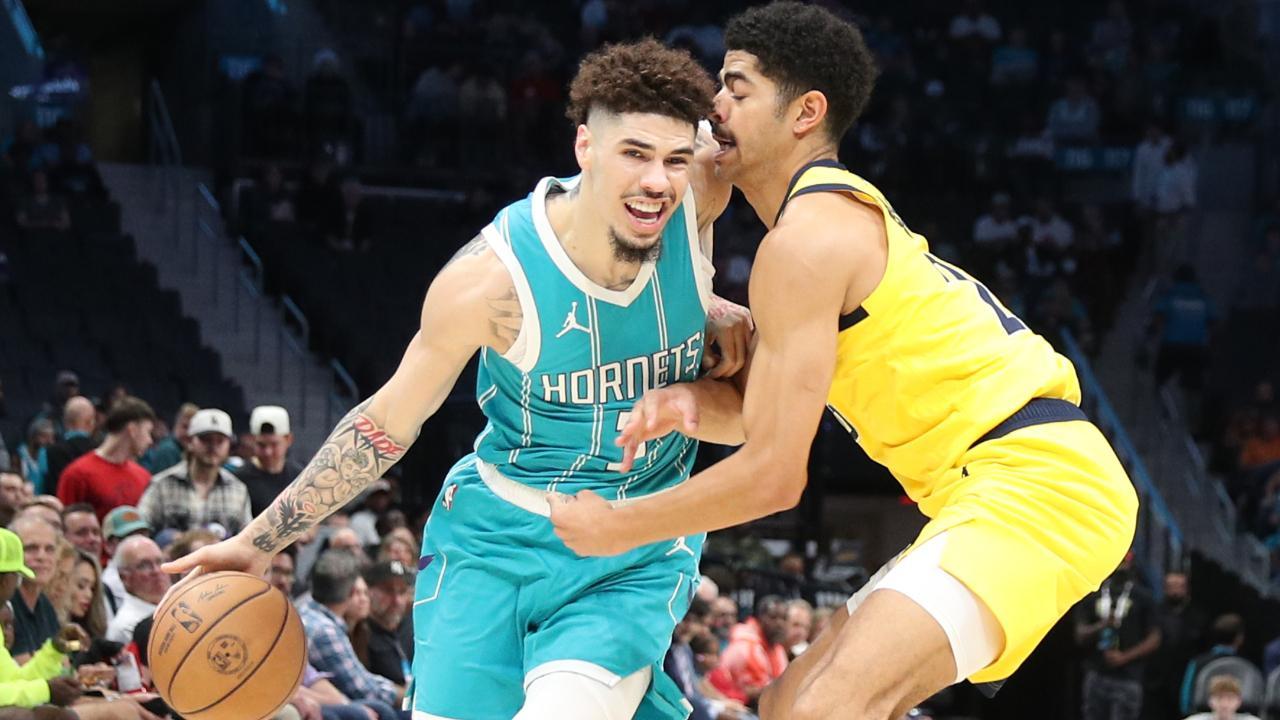 LaMelo Ball shows off ridiculous handles, finishes with acrobatic layup