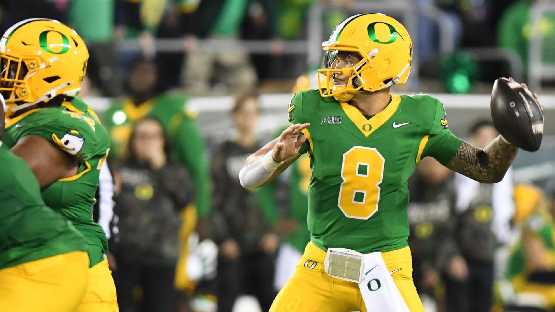 Dillon Gabriel becomes FBS all-time TD leader with pass to lineman