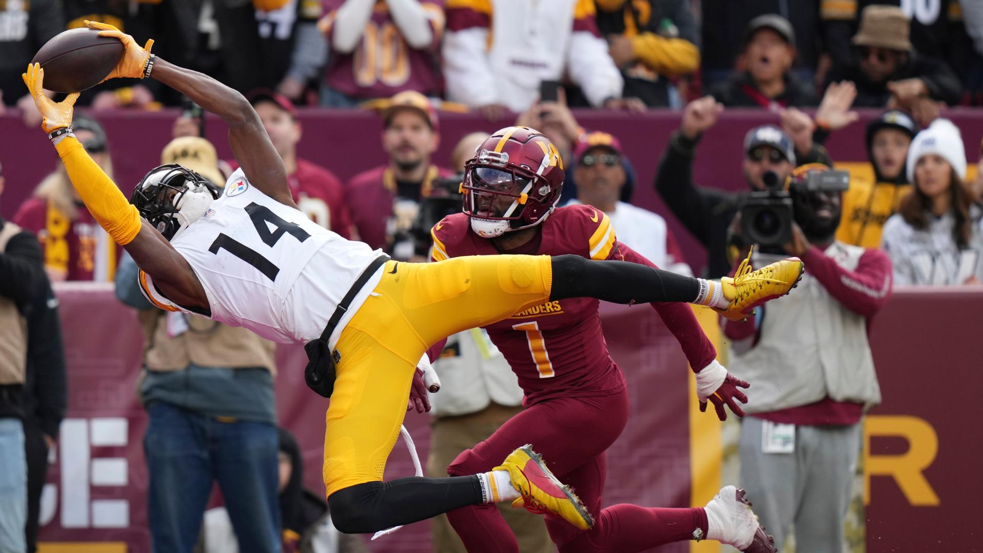 George Pickens makes an incredible TD grab for Steelers