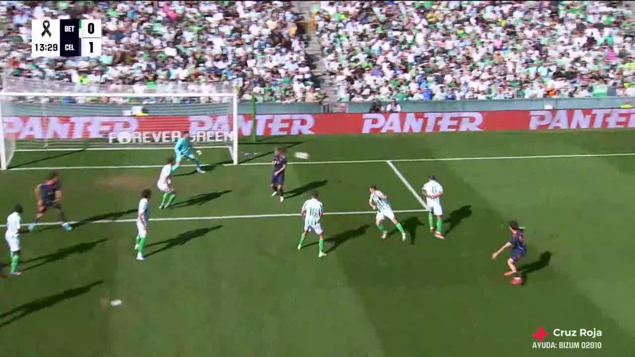 Javier Rodríguez slots in the goal for Celta Vigo