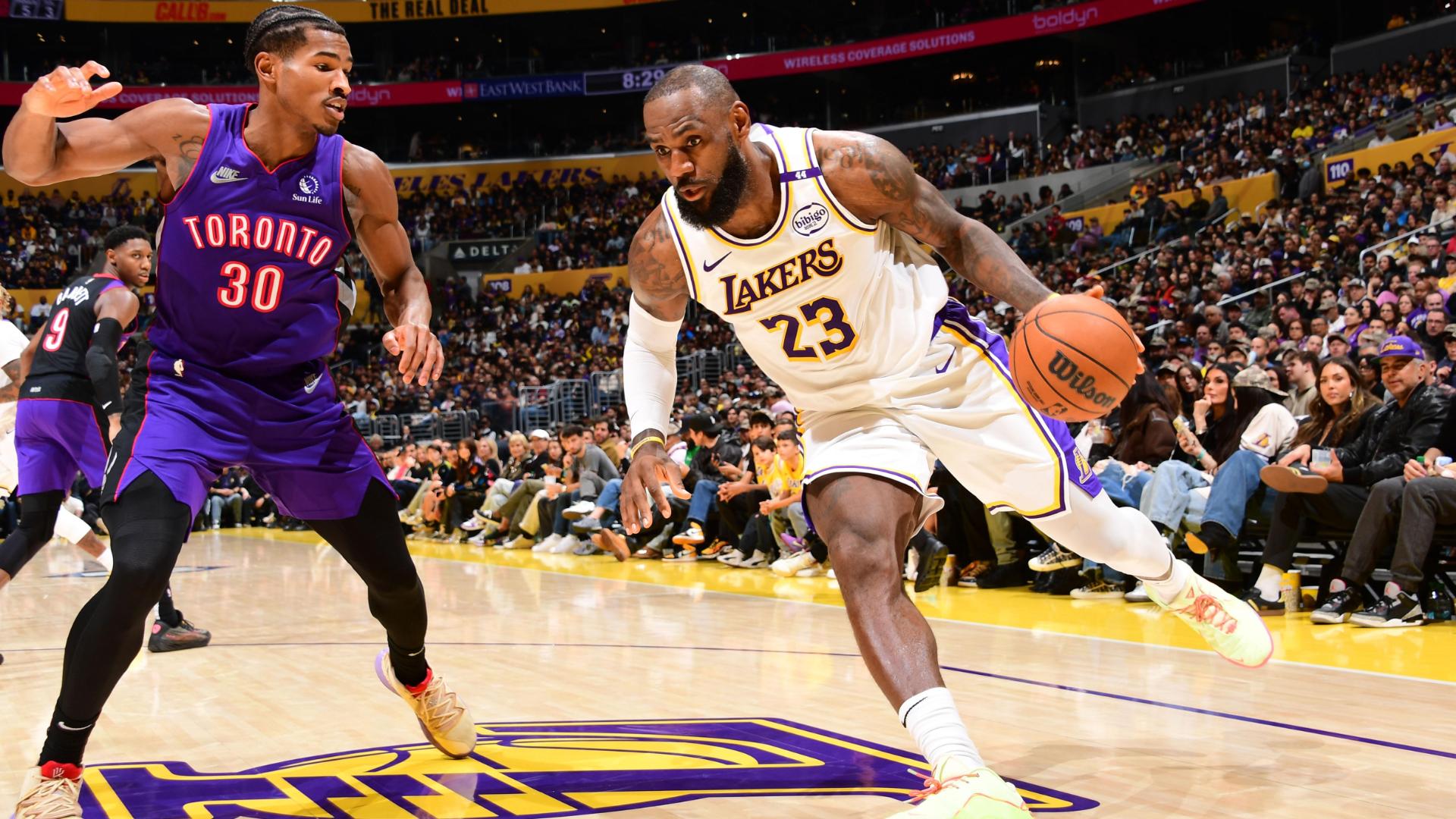 LeBron's 16-assist triple-double fuels Lakers vs. Raptors