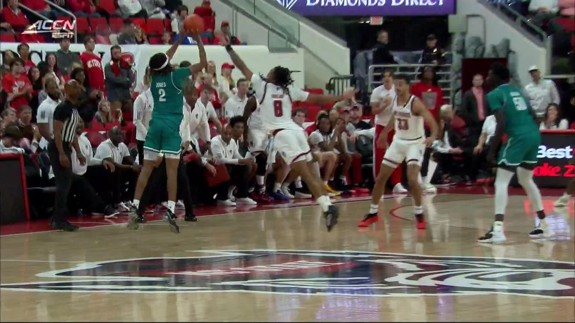 RaSheed Jones swishes rainbow 3 from logo for Coastal Carolina