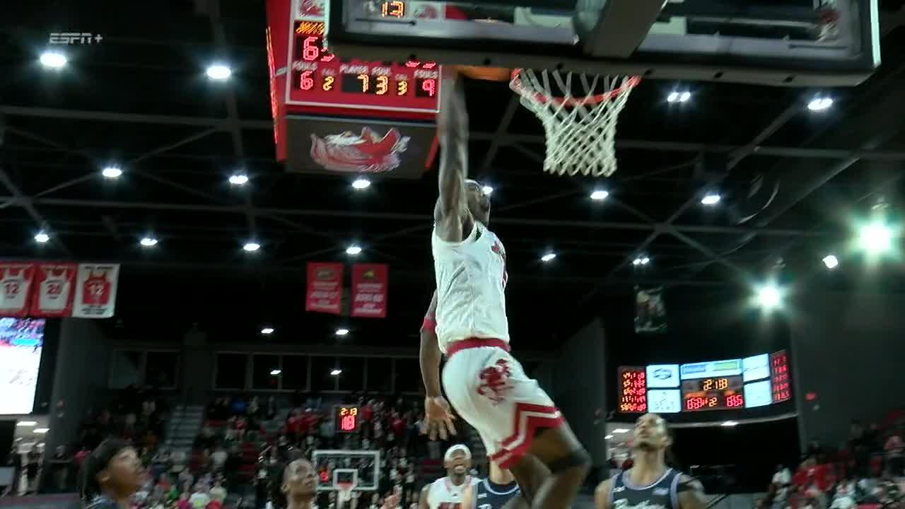 Jaron Pierre Jr. soars on game-tying slam for Jacksonville State