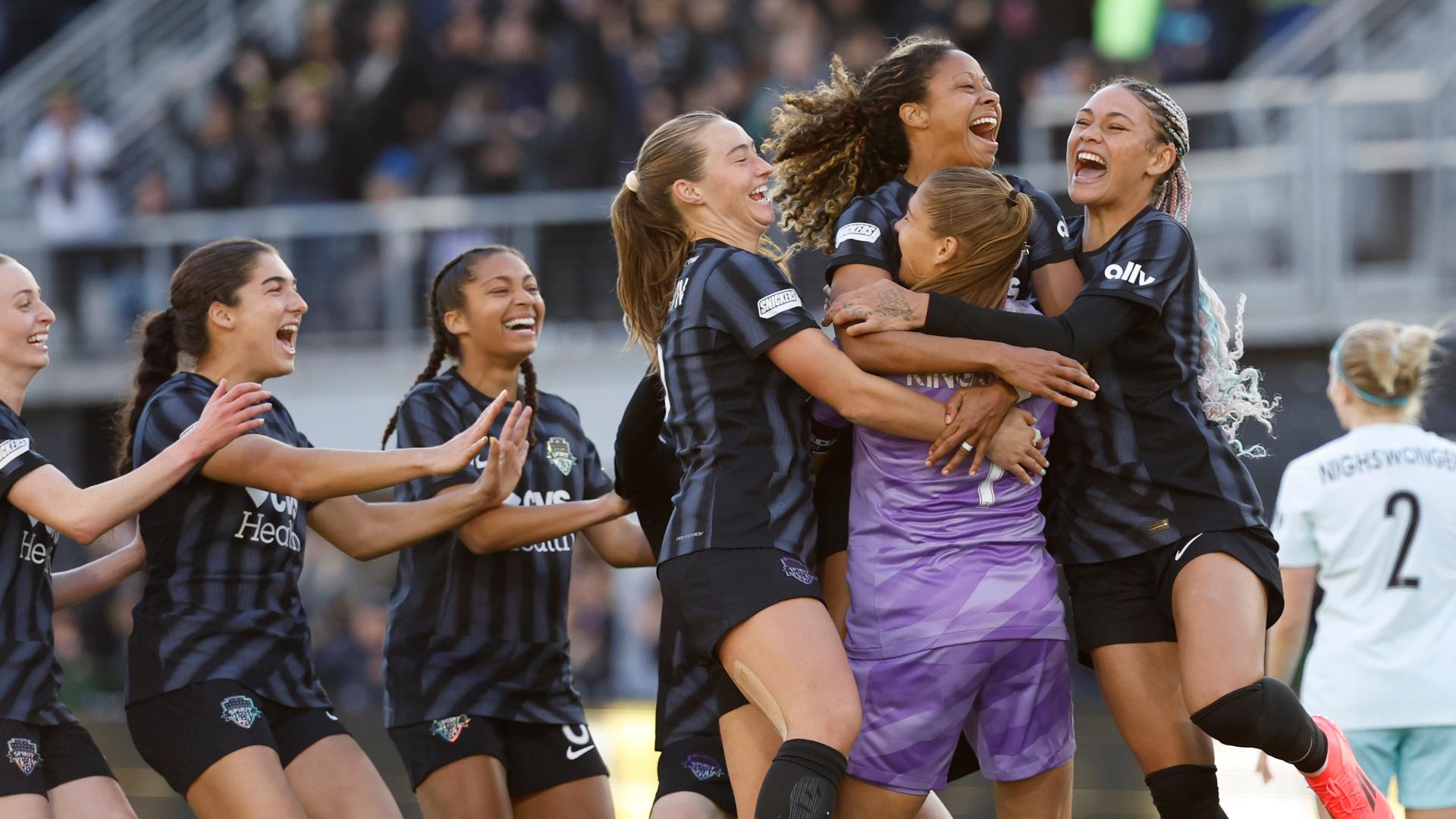 Aubrey Kingsbury makes three PK saves to send Spirit to NWSL final